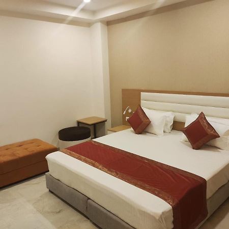Hotel Xenia Varanasi Esterno foto