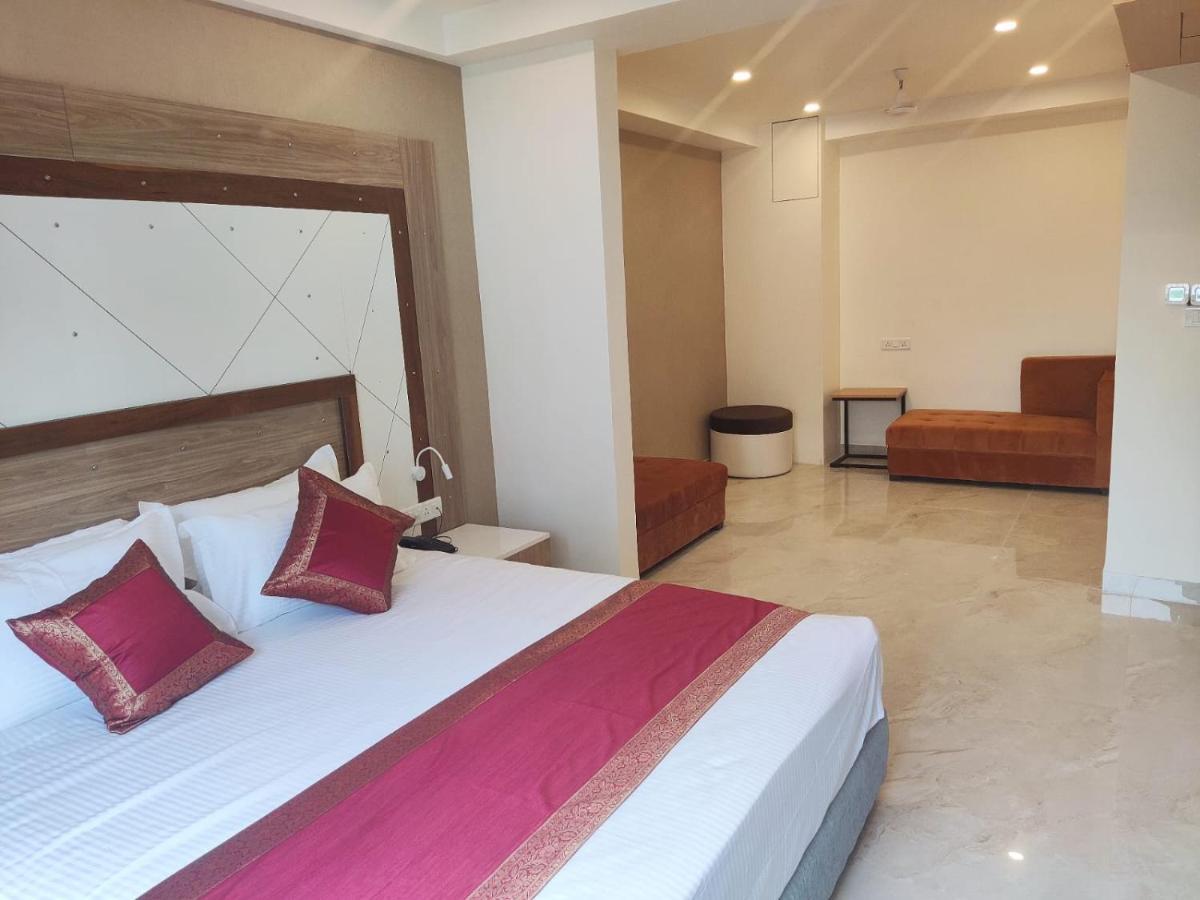 Hotel Xenia Varanasi Esterno foto