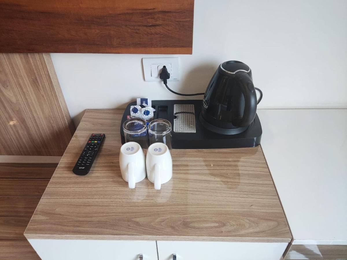 Hotel Xenia Varanasi Esterno foto