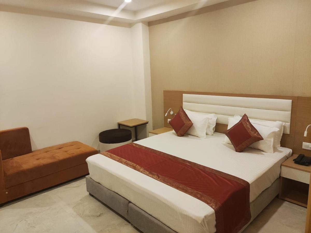 Hotel Xenia Varanasi Esterno foto
