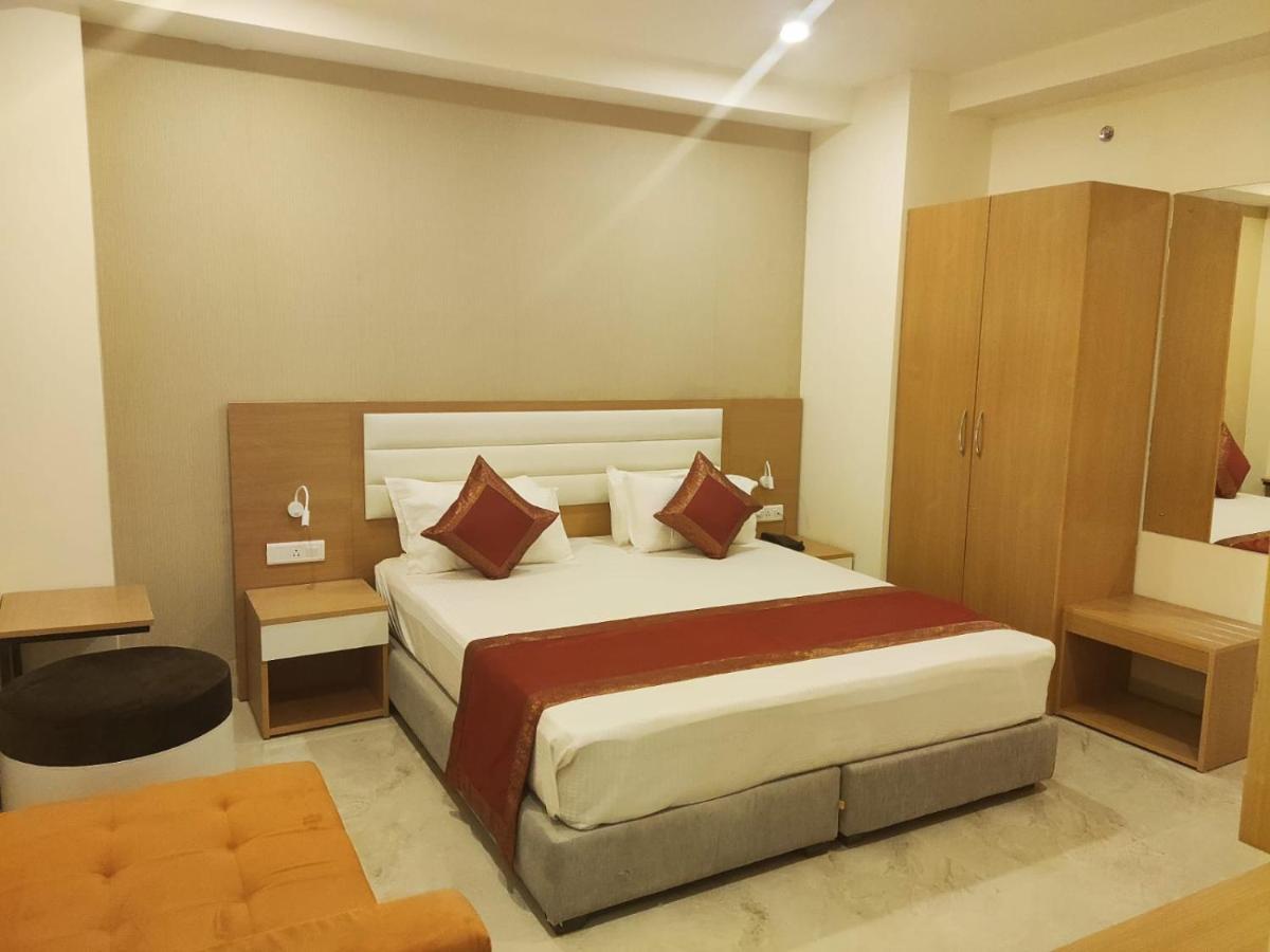 Hotel Xenia Varanasi Esterno foto