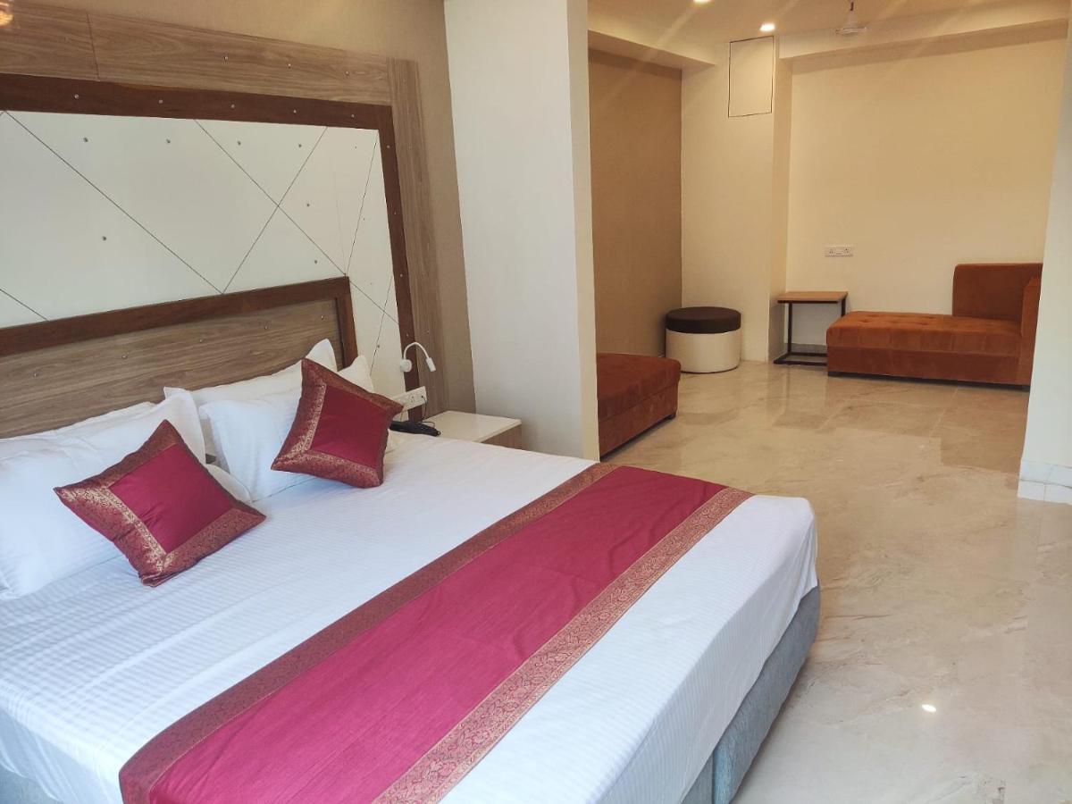 Hotel Xenia Varanasi Esterno foto