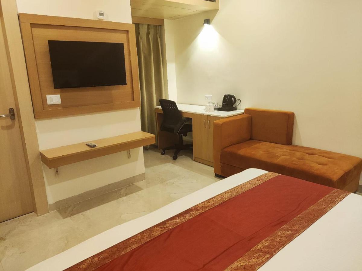 Hotel Xenia Varanasi Esterno foto