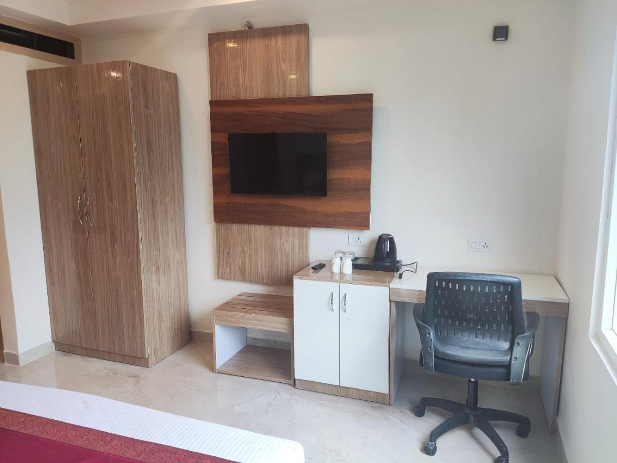 Hotel Xenia Varanasi Esterno foto