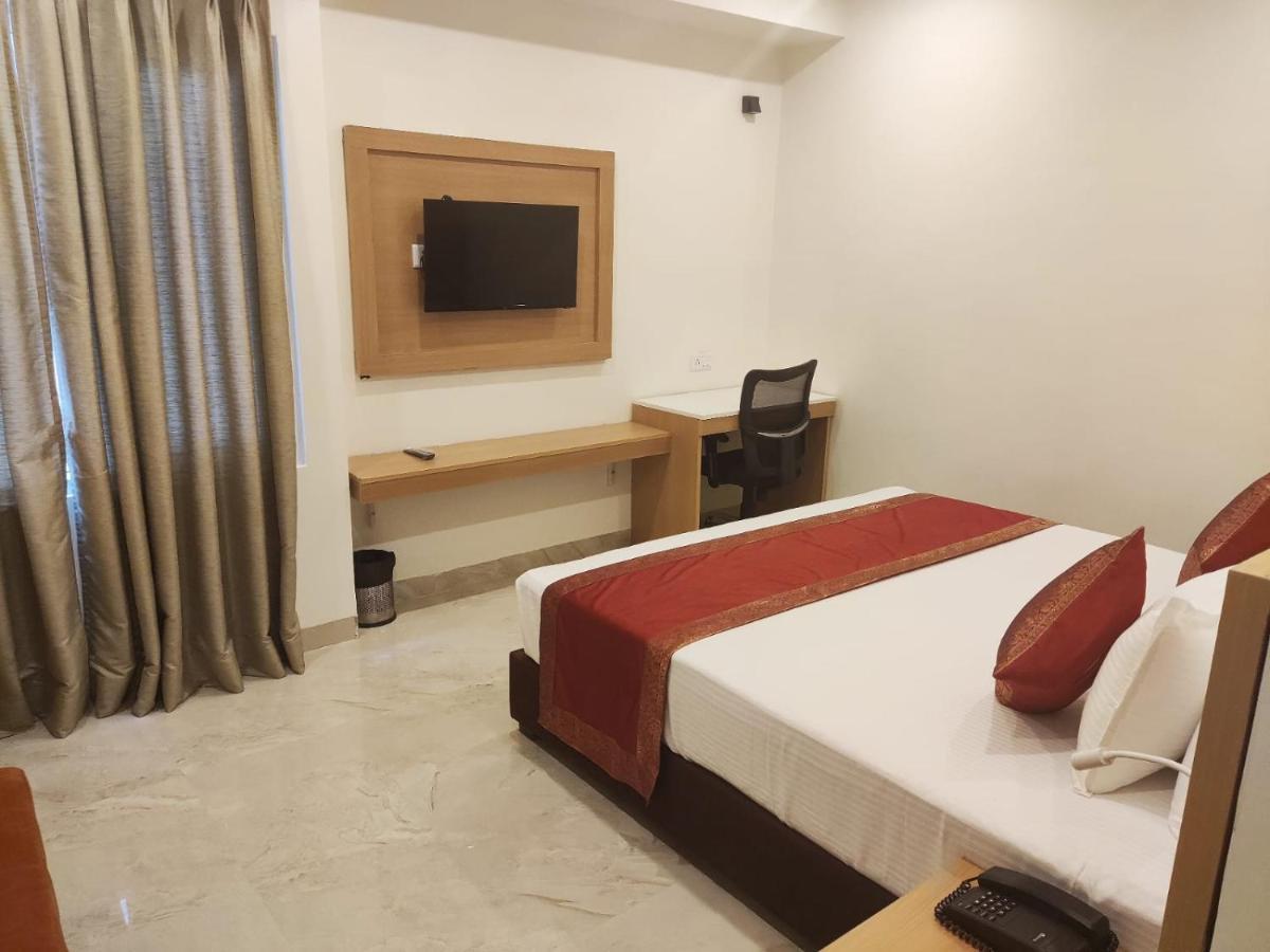 Hotel Xenia Varanasi Esterno foto