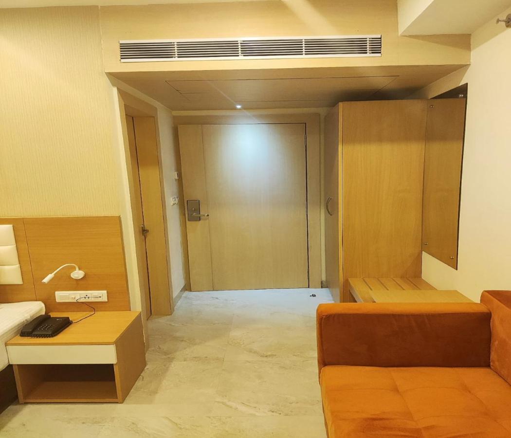 Hotel Xenia Varanasi Esterno foto