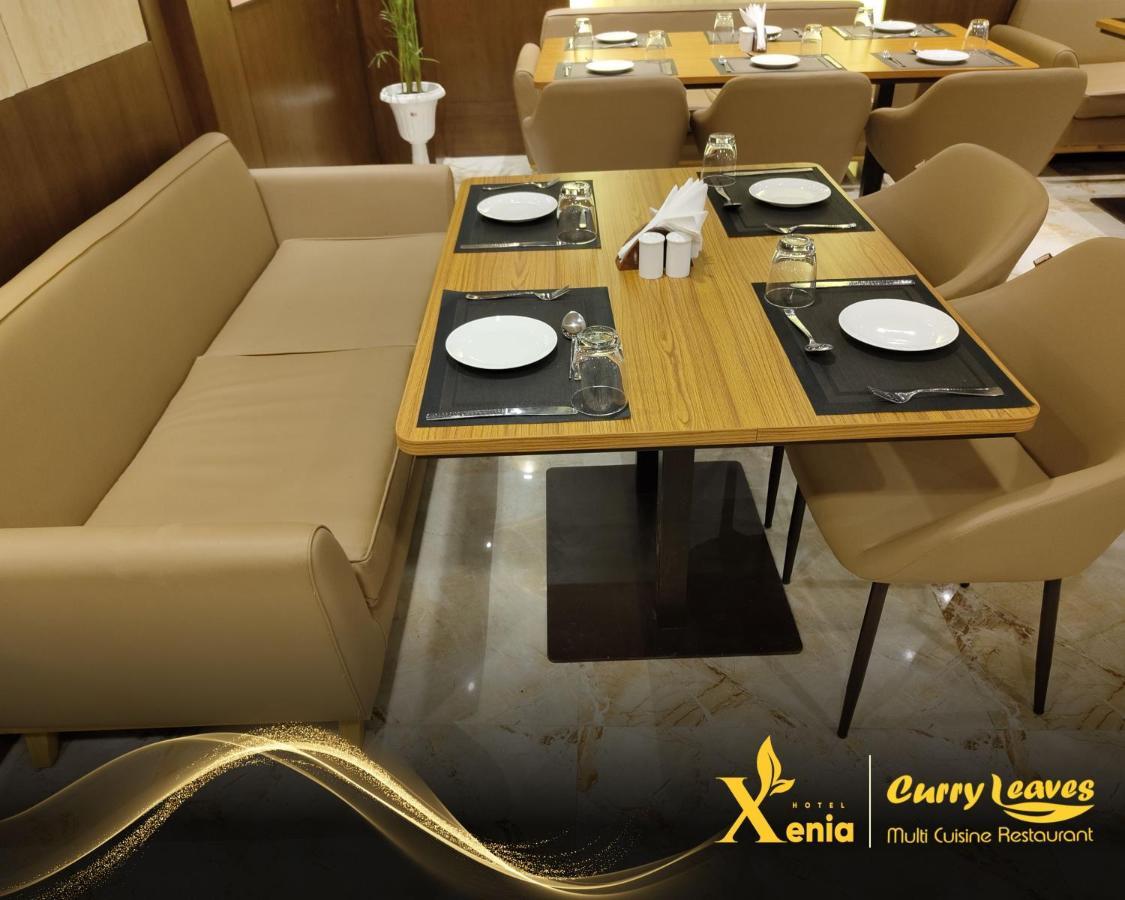 Hotel Xenia Varanasi Esterno foto